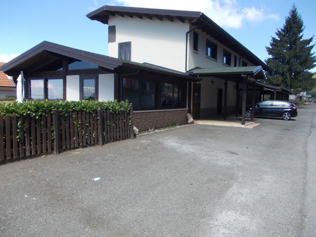 Agrihotel Papaya San Pietro Apostolo Exterior foto